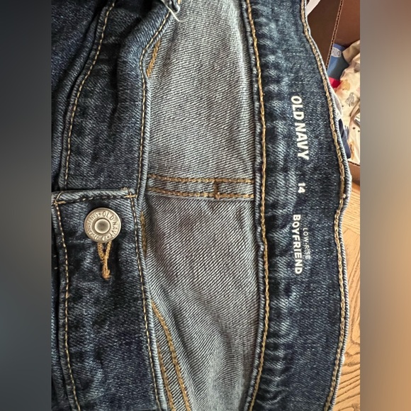 Woman’s old navy low rise boyfriend jeans - Picture 4 of 4